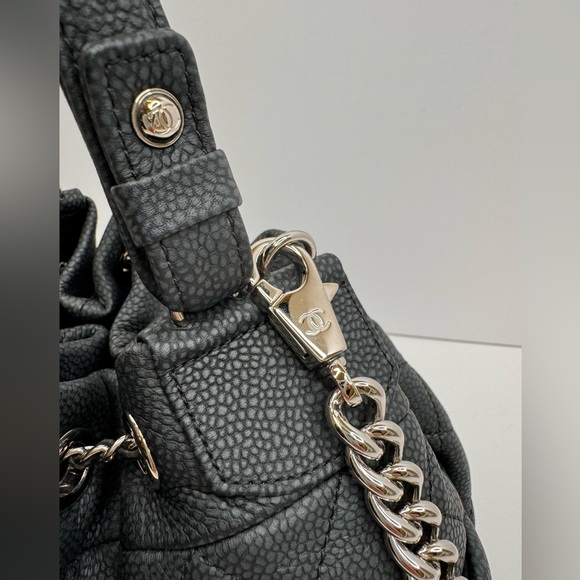 Caviar Flat Quilted CC Chain Bucket Drawstring Bag Black - Picture 6 of 14